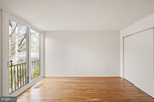 11465 WASHINGTON PLZ W, Reston, VA 20190