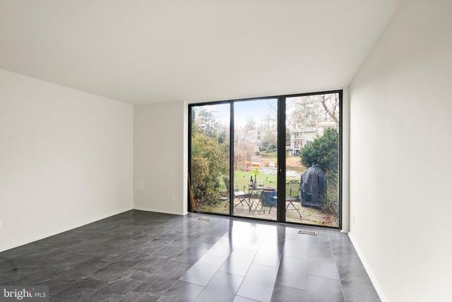 11465 WASHINGTON PLZ W, Reston, VA 20190