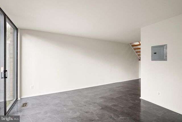 11465 WASHINGTON PLZ W, Reston, VA 20190