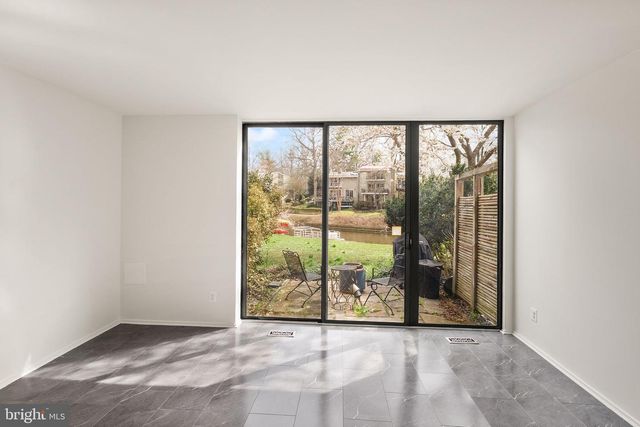 11465 WASHINGTON PLZ W, Reston, VA 20190