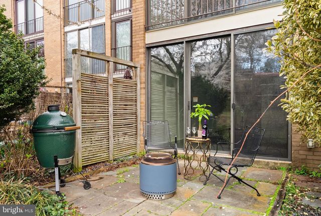 11465 WASHINGTON PLZ W, Reston, VA 20190