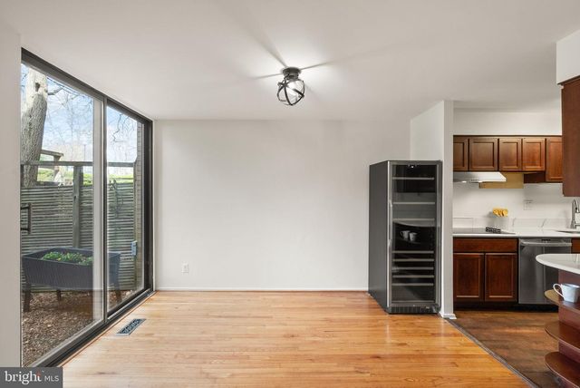 11465 WASHINGTON PLZ W, Reston, VA 20190