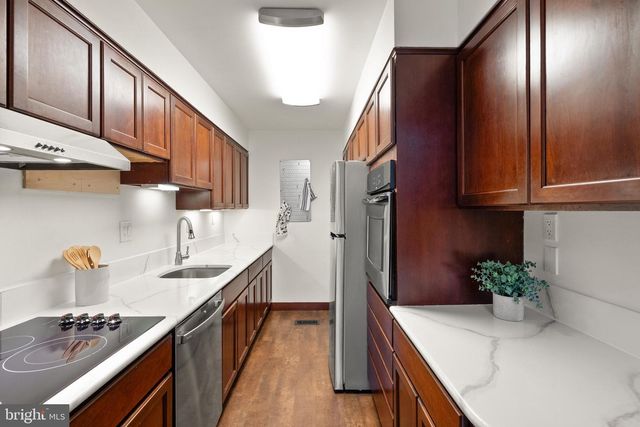 11465 WASHINGTON PLZ W, Reston, VA 20190