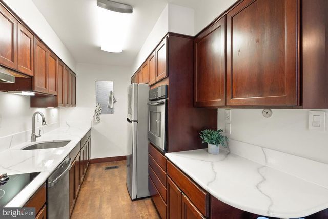 11465 WASHINGTON PLZ W, Reston, VA 20190