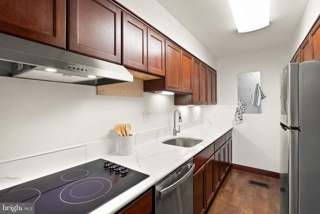 11465 WASHINGTON PLZ W, Reston, VA 20190