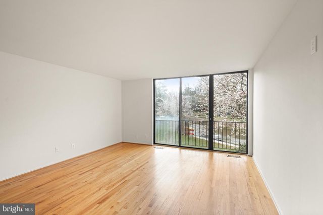 11465 WASHINGTON PLZ W, Reston, VA 20190