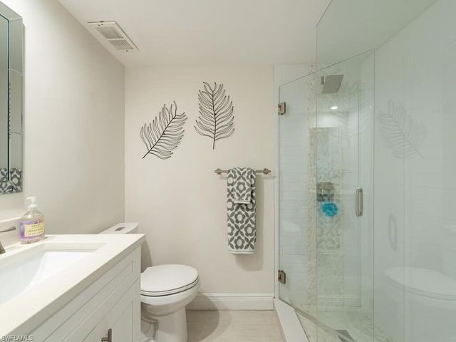 1 Bluebill AVE 412, Naples, FL 34108