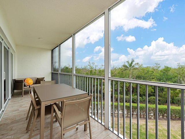 1 Bluebill AVE 412, Naples, FL 34108