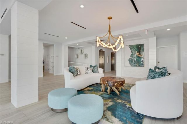 1 Bluebill AVE 412, Naples, FL 34108