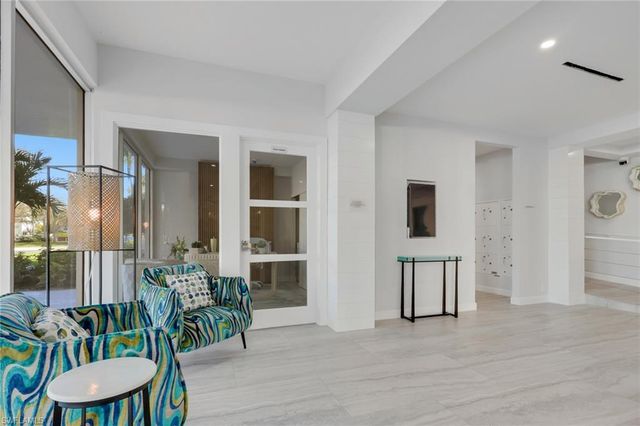 1 Bluebill AVE 412, Naples, FL 34108