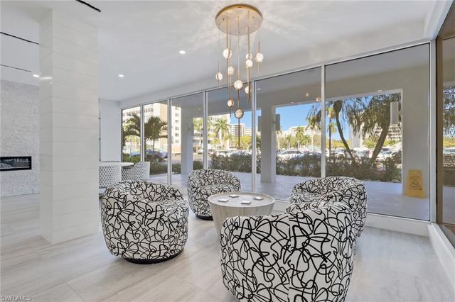 1 Bluebill AVE 412, Naples, FL 34108