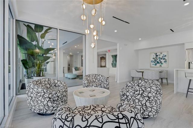 1 Bluebill AVE 412, Naples, FL 34108