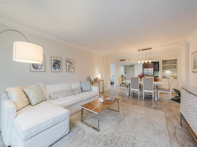 1 Bluebill AVE 412, Naples, FL 34108