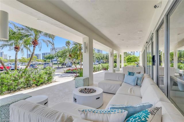 1 Bluebill AVE 412, Naples, FL 34108