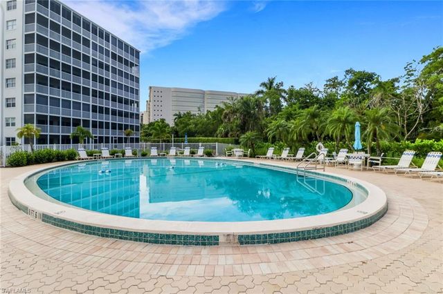 1 Bluebill AVE 412, Naples, FL 34108