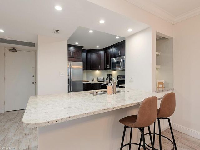 1 Bluebill AVE 412, Naples, FL 34108