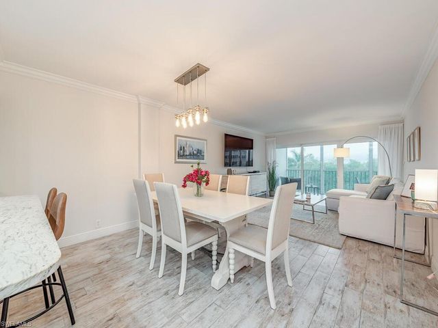 1 Bluebill AVE 412, Naples, FL 34108