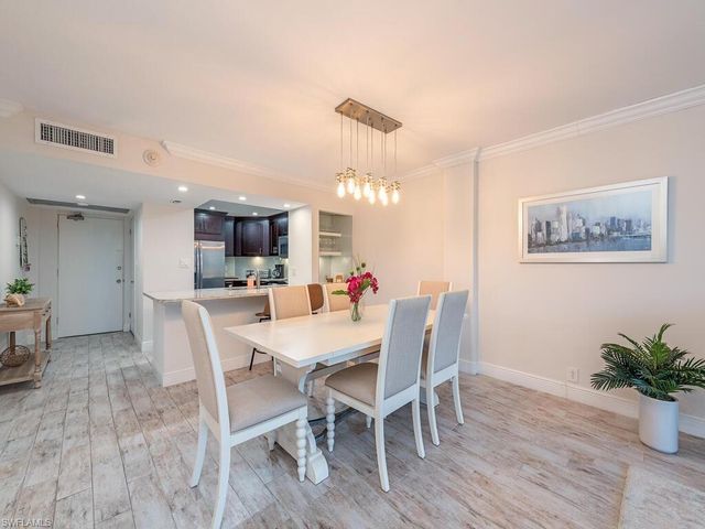 1 Bluebill AVE 412, Naples, FL 34108