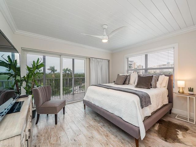 1 Bluebill AVE 412, Naples, FL 34108