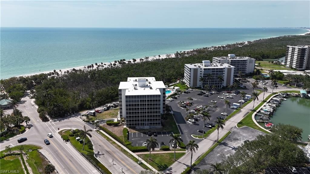 1 Bluebill AVE 412, Naples, FL 34108