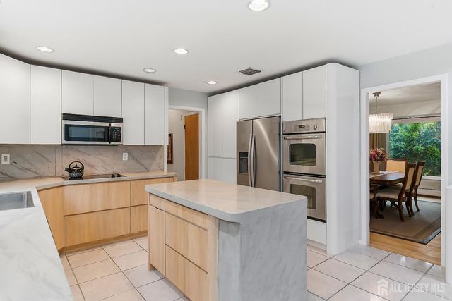 5 Washington Avenue, Morganville, NJ 07751