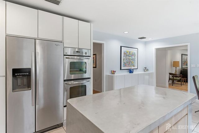 5 Washington Avenue, Morganville, NJ 07751