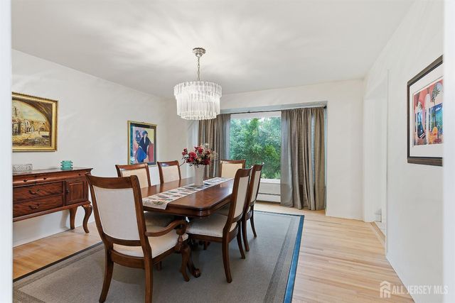 5 Washington Avenue, Morganville, NJ 07751