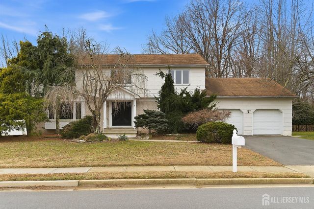 5 Washington Avenue, Morganville, NJ 07751