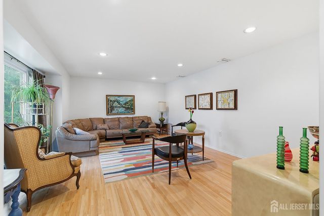 5 Washington Avenue, Morganville, NJ 07751