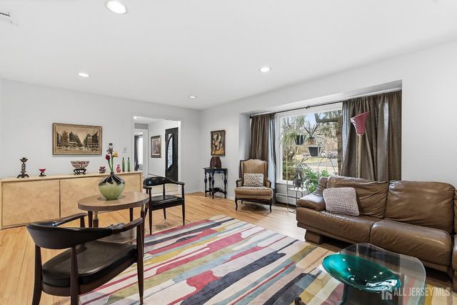 5 Washington Avenue, Morganville, NJ 07751