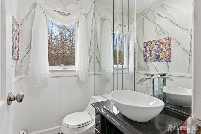 5 Washington Avenue, Morganville, NJ 07751