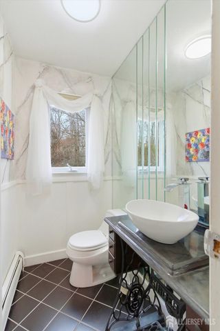 5 Washington Avenue, Morganville, NJ 07751