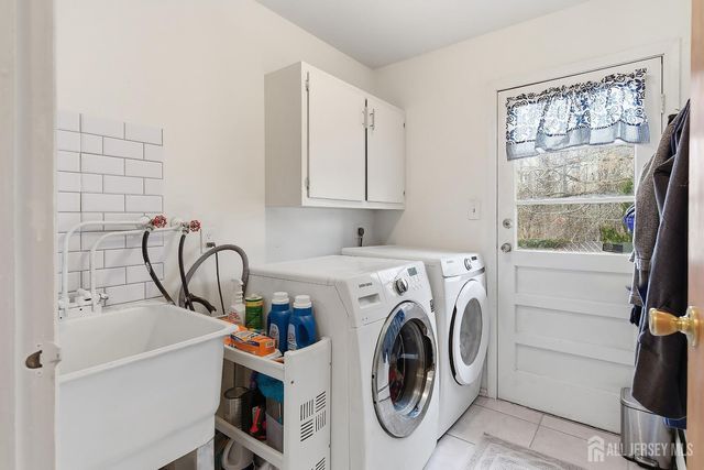 5 Washington Avenue, Morganville, NJ 07751