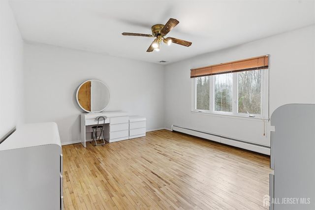 5 Washington Avenue, Morganville, NJ 07751