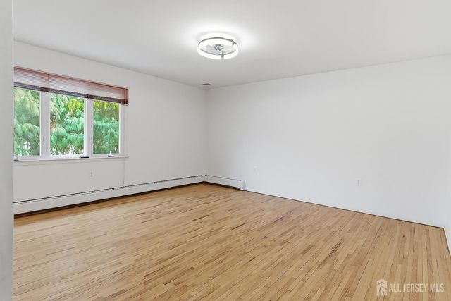 5 Washington Avenue, Morganville, NJ 07751