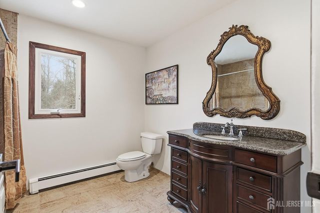 5 Washington Avenue, Morganville, NJ 07751