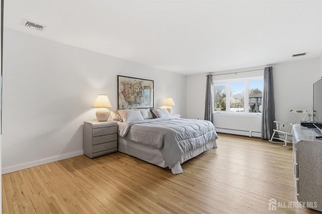 5 Washington Avenue, Morganville, NJ 07751