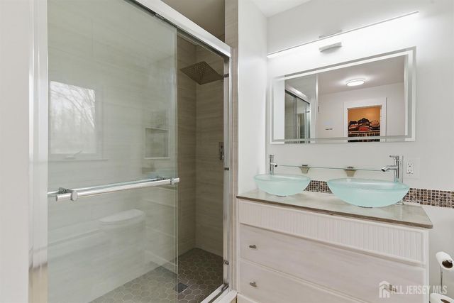 5 Washington Avenue, Morganville, NJ 07751