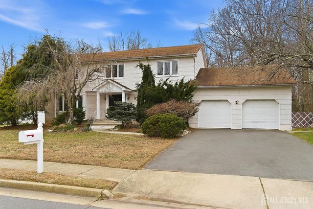5 Washington Avenue, Morganville, NJ 07751