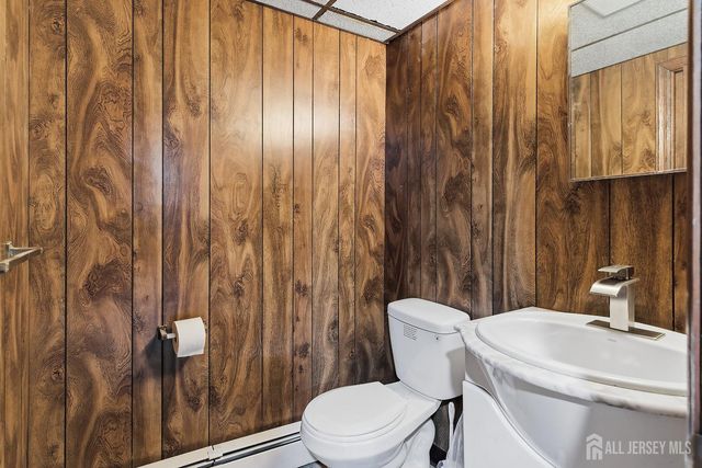 5 Washington Avenue, Morganville, NJ 07751