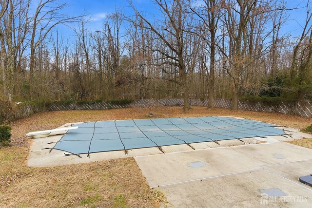 5 Washington Avenue, Morganville, NJ 07751