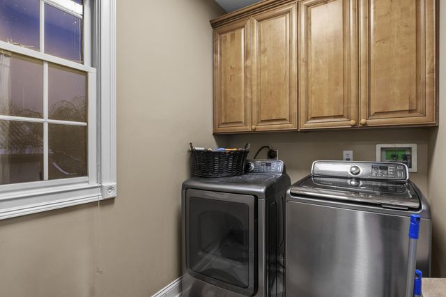 111 Bold Bidder Drive, Georgetown, KY 40324