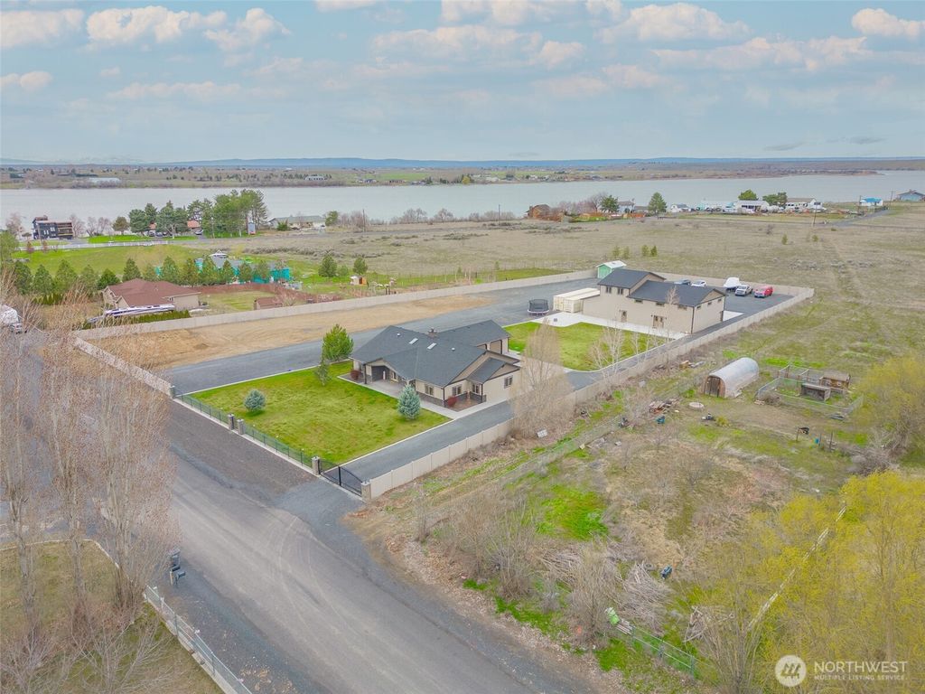 7342 Redmond Road NE, Moses Lake, WA 98837