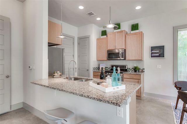 900 Banister LN H, Austin, TX 78704