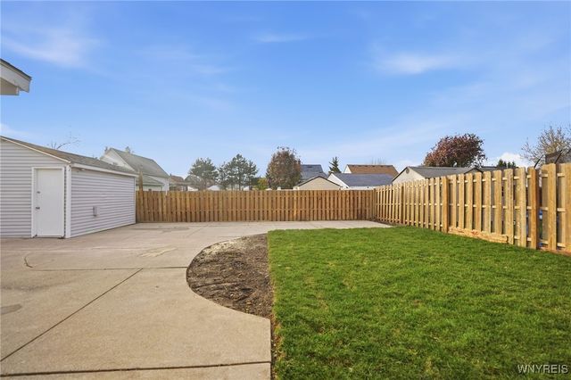 78 Rebecca Park, Buffalo, NY 14207