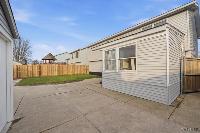 78 Rebecca Park, Buffalo, NY 14207