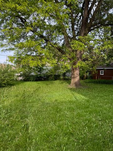 2219 S 13th Avenue, Broadview, IL 60155