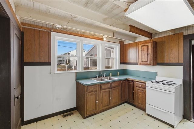 4-6 Columbus Ave, Yarmouth, MA 02673