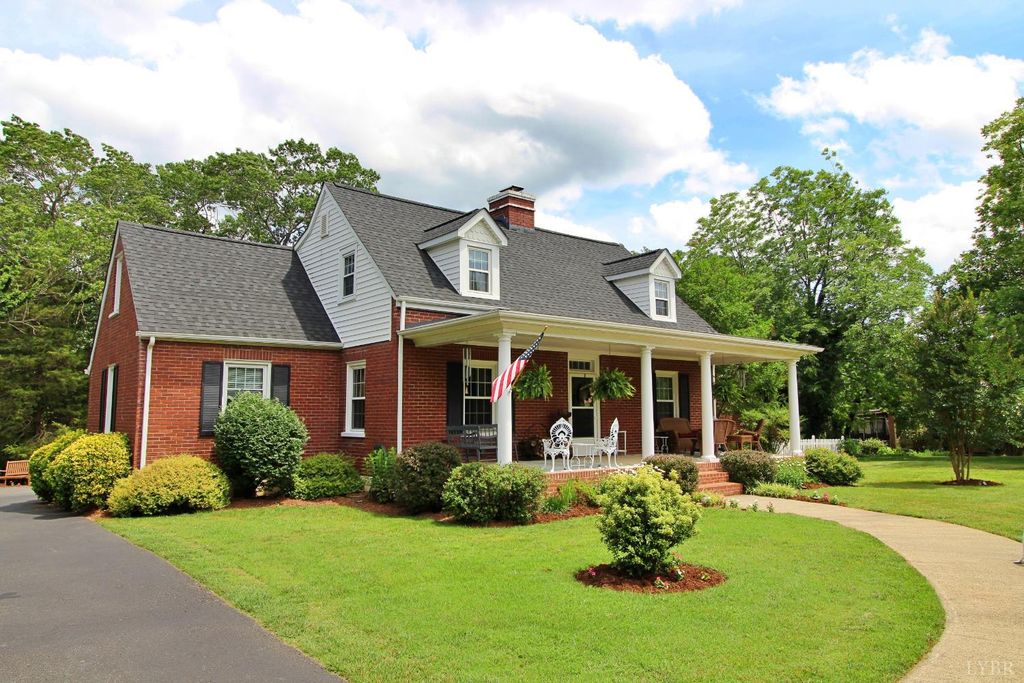 1538 Redfields Road, Appomattox, VA 24522