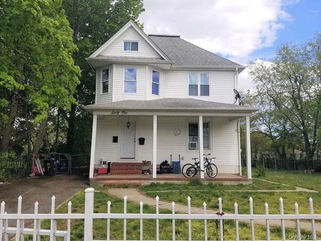 61 East Avenue, Freeport, NY 11520